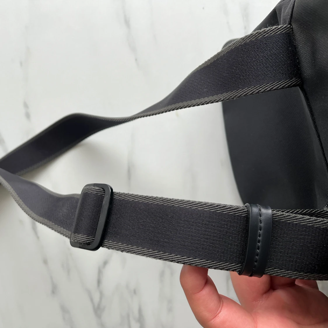 Hugo boss axelväska  - 1