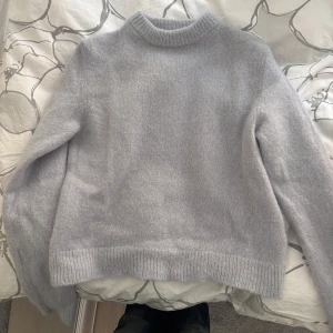 As snygg stickad tröja - sååå fin grå/blå stickad tröja!! knappt använd i 100% mohair ull 🥰🥰