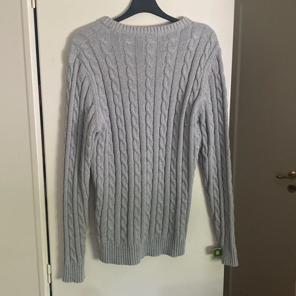 Ljusgrå kabelstickad tröja från S.C.W. - 4