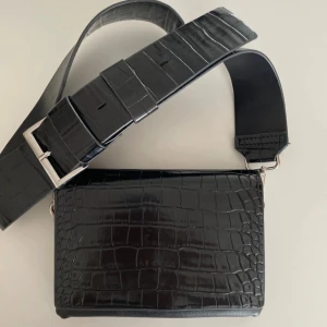 Svart carin wester väska - jättesnygg svart carin wester väska i jättebra skick