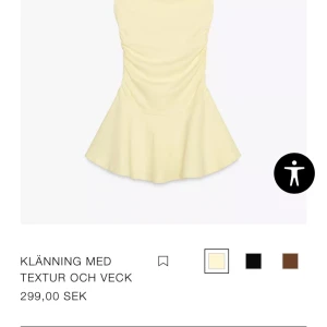 Ljusgul one shoulder klänning med textur - Slutsåld Trendig ljusgul klänning med en asymmetrisk one shoulder-design och veckad textur. Endast testad lappen kvar!💛💛💛