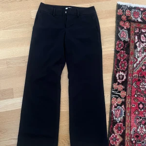 Alobha label kostymbyxor - Black Alobha label trousers. In good condition, but shortened.💓💓Size xss, but fits like an S.