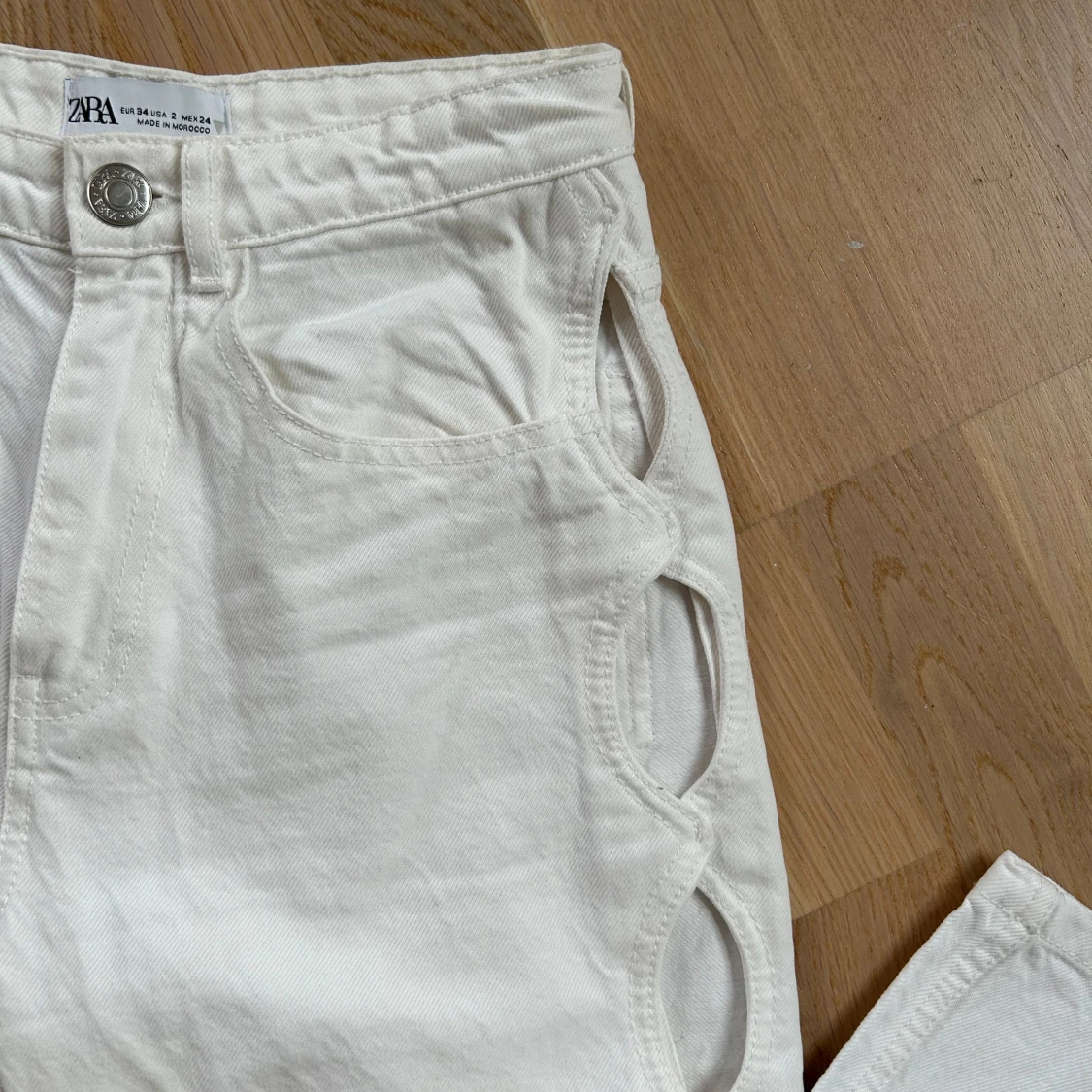 Zara Byxor med hål på sidorna - 4