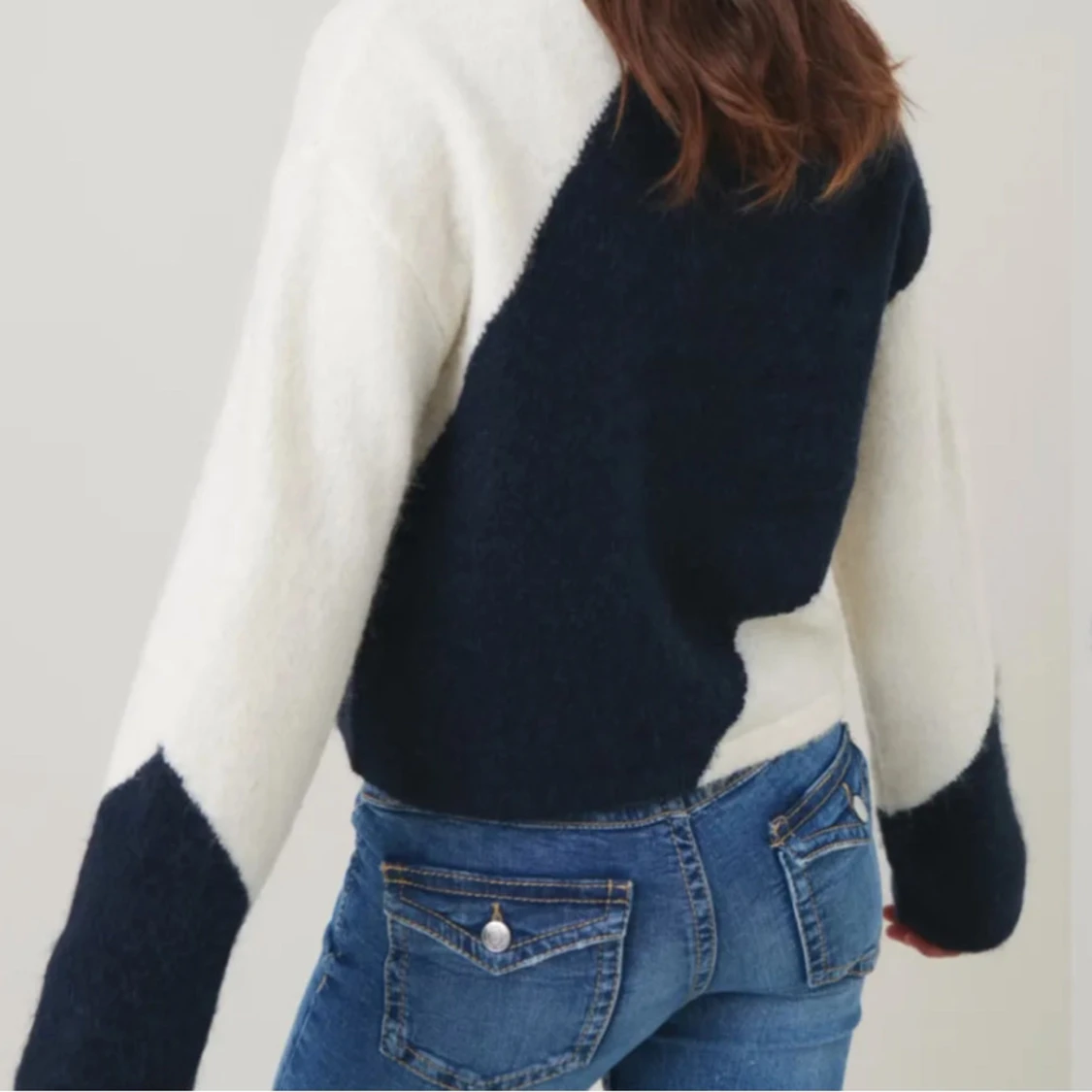 Marinblå/vit stickad tröja