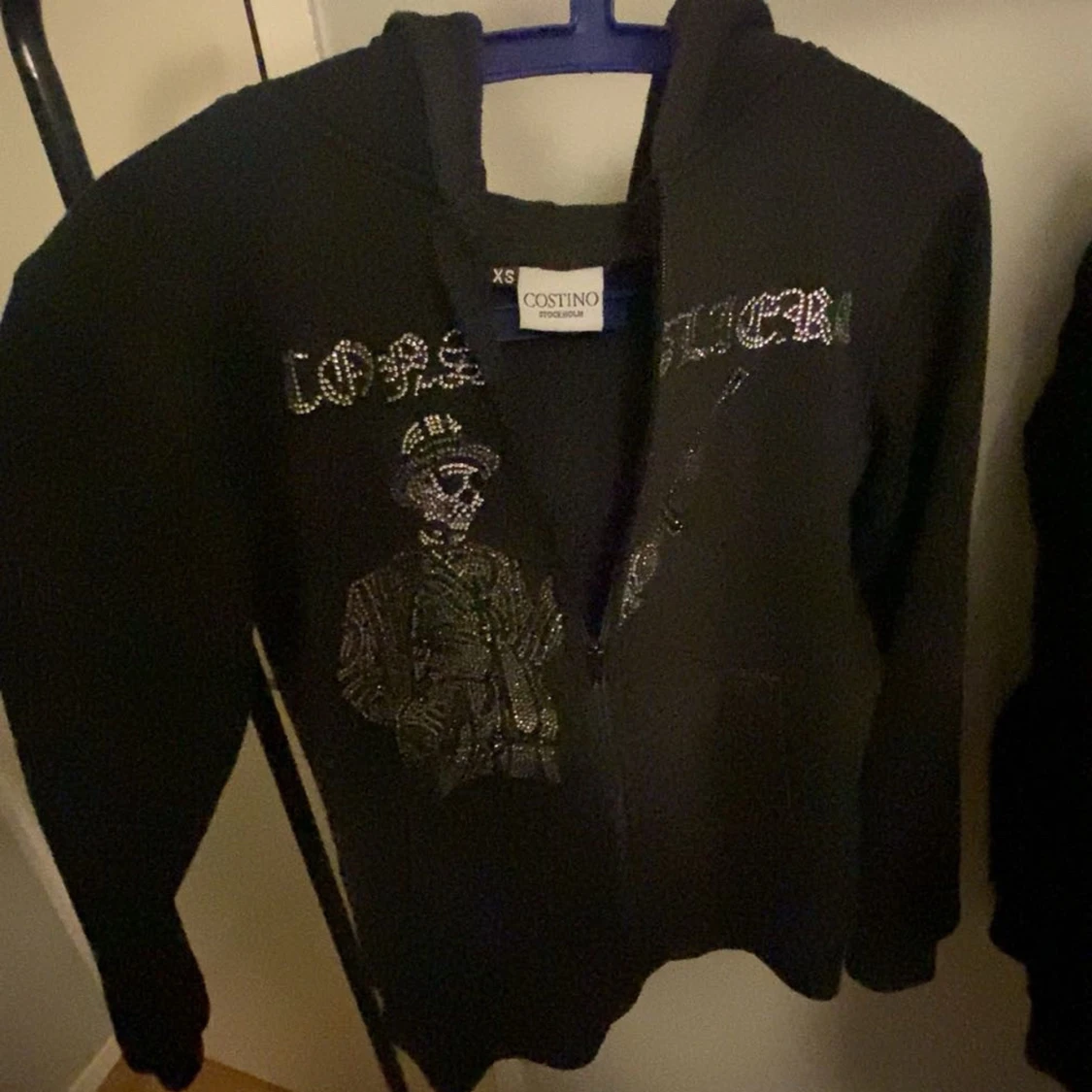 Svart hoodie från Costino - 1