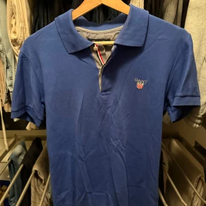 Blå pikétröja från GANT - 150kr pris kan diskuteras 