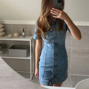 Jeansklänning - Jeansklänning från Zara as snygg!!!!😍 