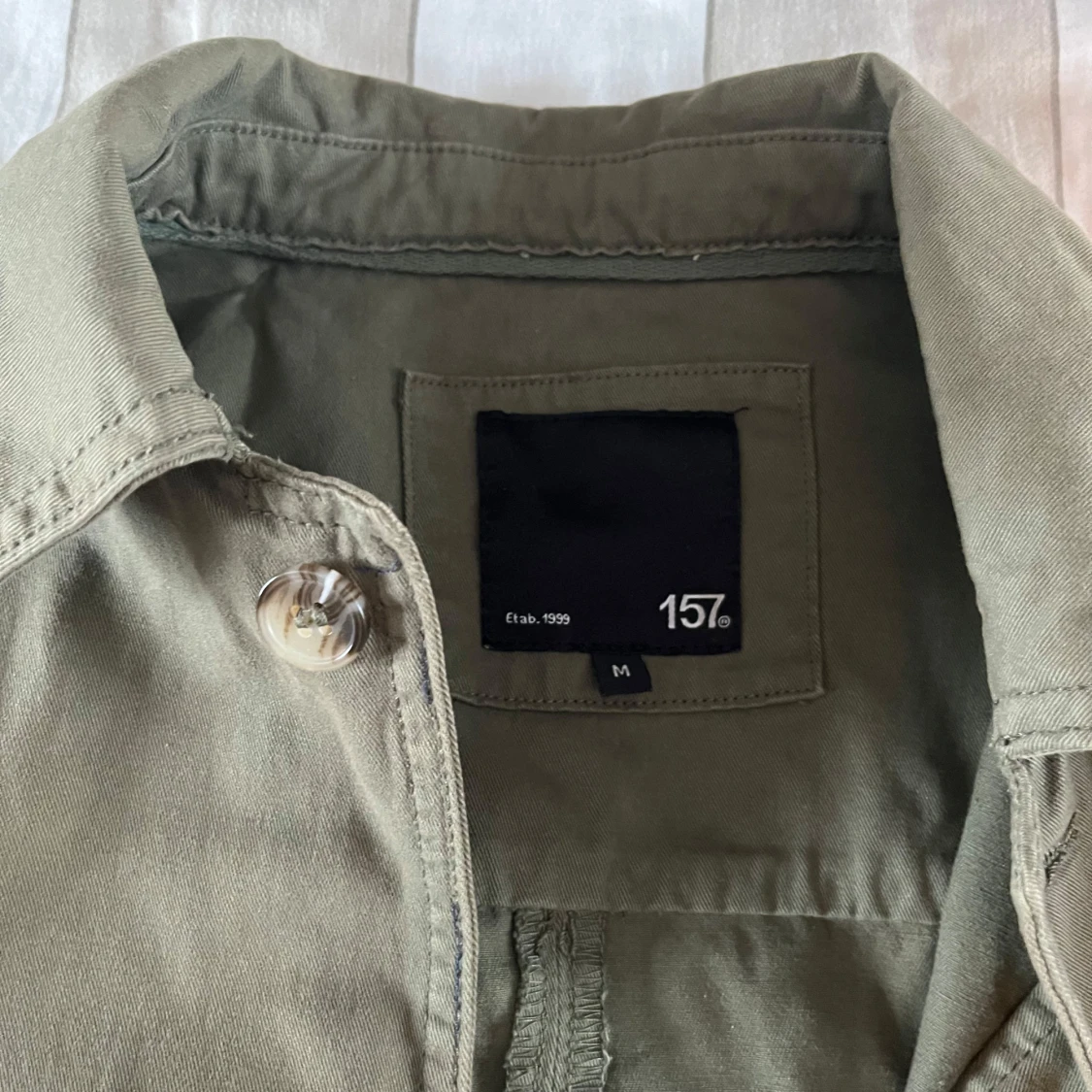 Militärgrön jacka med knappar - 4