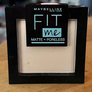 Fit Me compact powder! - Fit Me compact powder "Classic Ivory" från Maybelline. 9 g. Plomberat. 