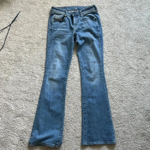 Diesel jeans - Lånade bilder!! Måste tyvärr sälja dessa supersnygga jeans jag köpte här på plick pga att de inte passar mig och inte kommit till användning❤️ Fråga för fler bilder