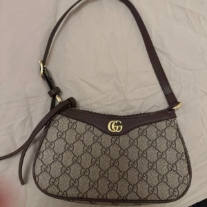 Brun axelväska  - Oanvänd