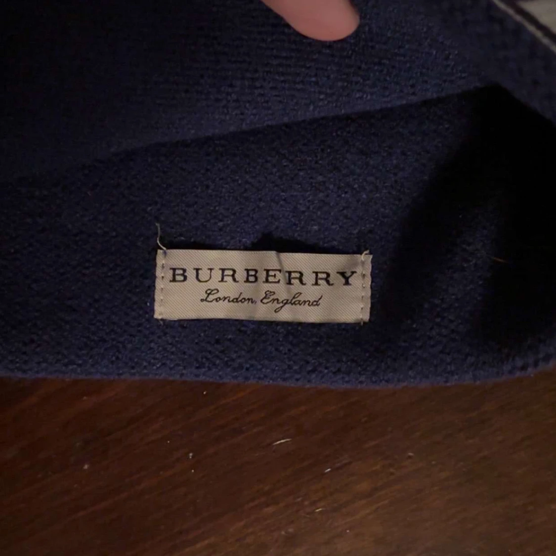 Mörkblå mössa från Burberry - 1