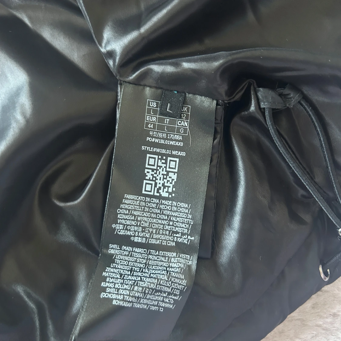 Svart dunjacka från Guess - 2