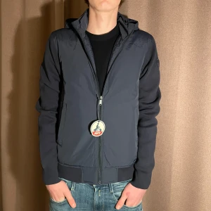 JOTT cardigan  - Säljer en cardigan från märket Jott! Den är i storlek S och är helt ny! Nypris 2500kr! Hör gärna av dig om du har frågor! 