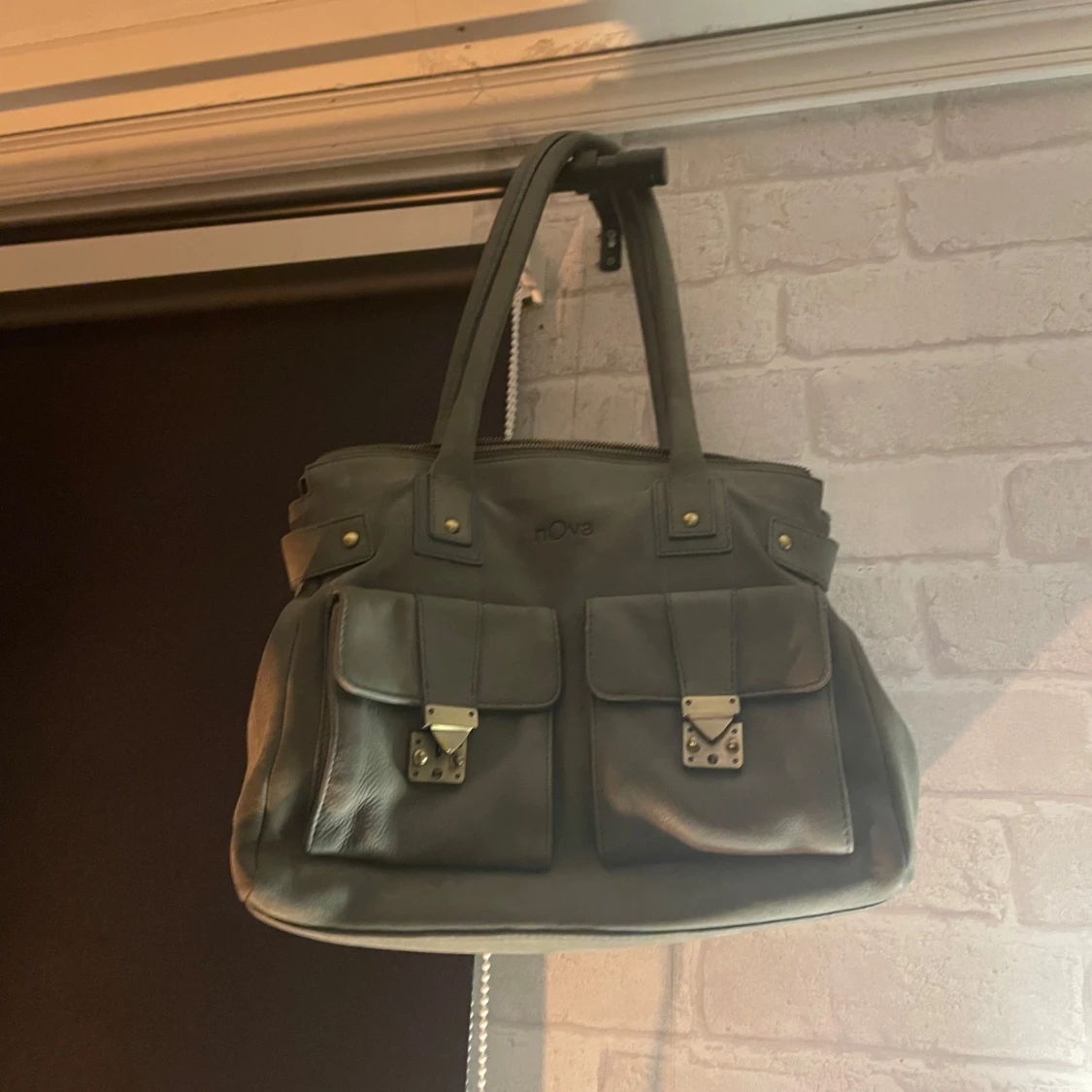 Grön  handväska med fickor