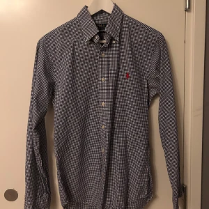 Ralph Lauren - Säljer min skjorta från Ralph Lauren som jag inte använder. Den är i storlek S