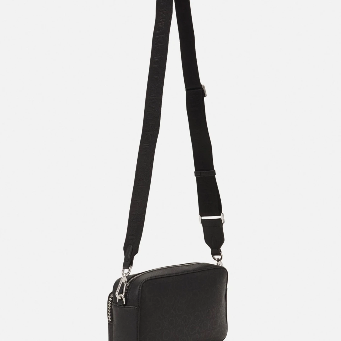 Axelremsväska från Calvin Klein  - 4