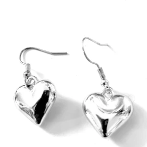 Made by prisförslag- 1 par hjärtan silver  - Made by prisförslag- 1 par hjärtan silver 