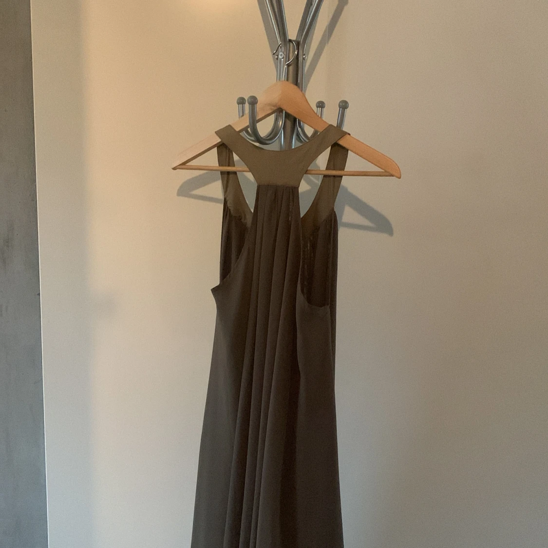 Brun långklänning från Monday  - 1