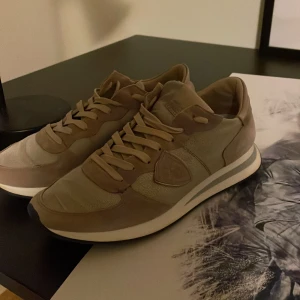 Philip model trpx  - Philip model trpx | Storlek 41 passar lite större | Sick 9,5/10 | dustbag ingår | Kontakta vid funderingar🕺