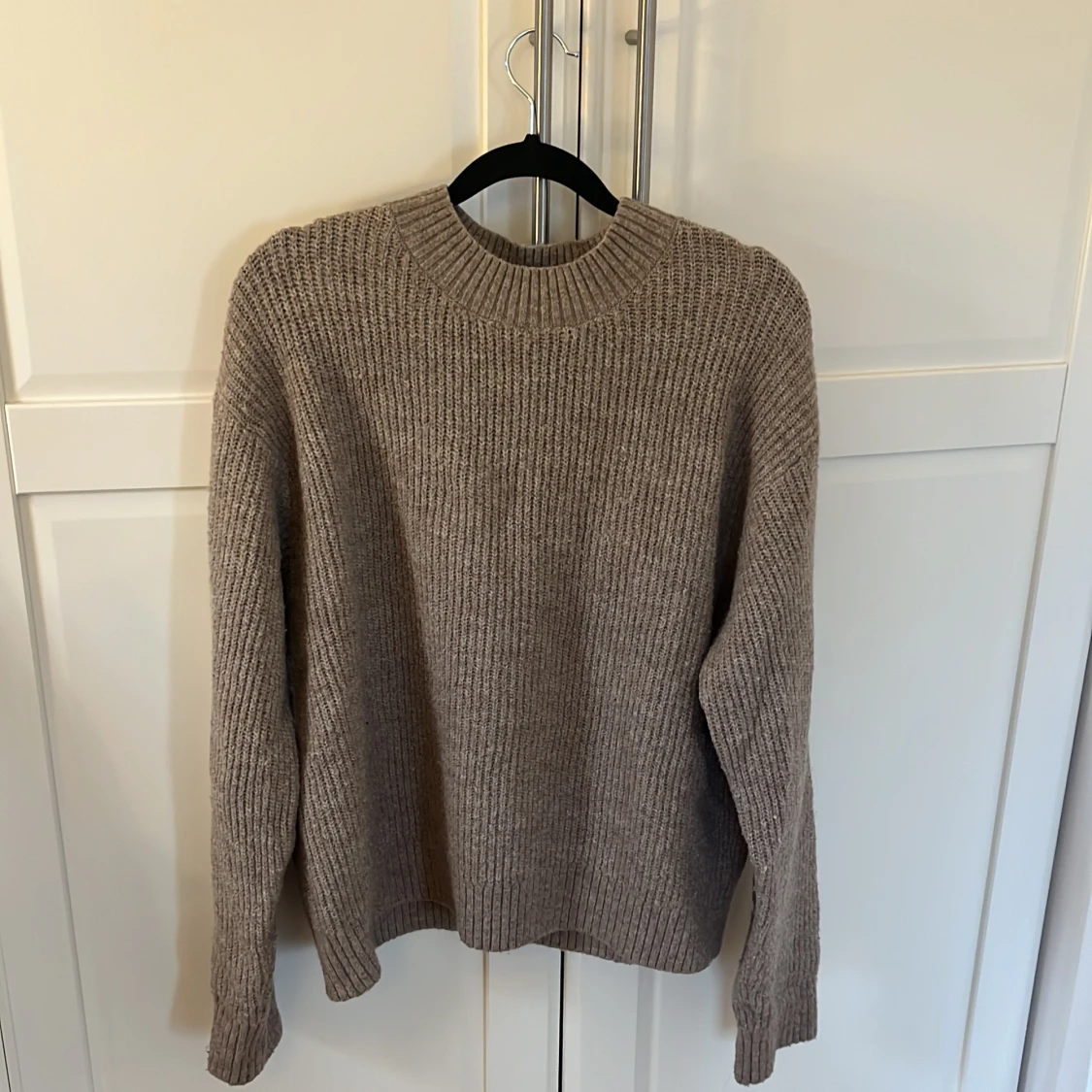 Beige stickad tröja