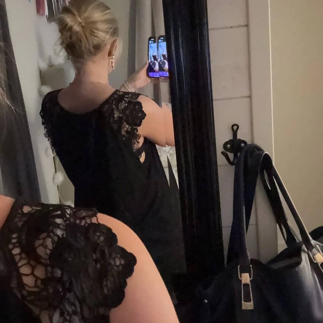 Svart ärmlös topp med spets - 1