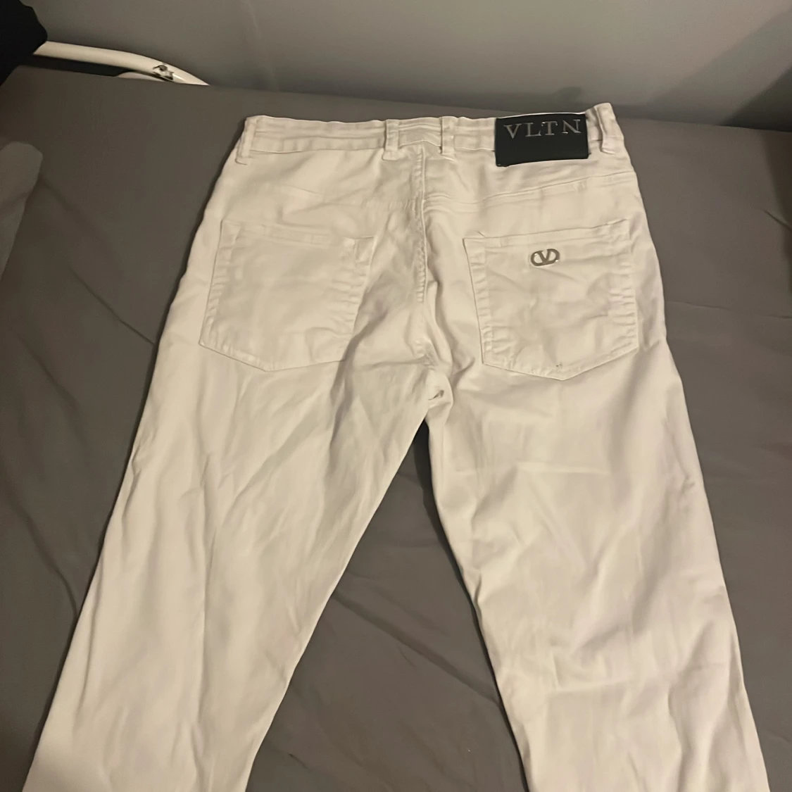 Vita jeans från Valentino - 90