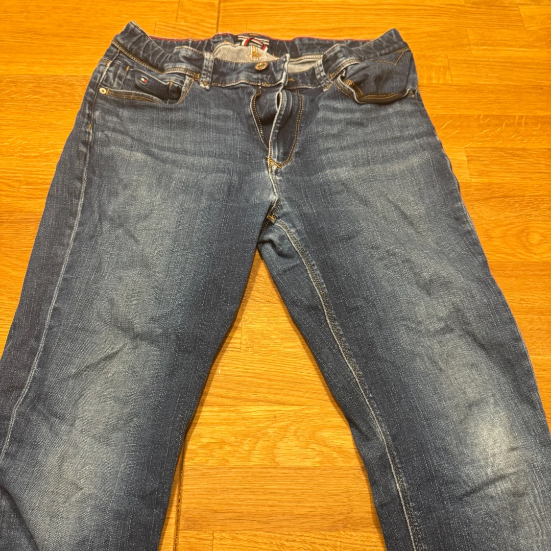 Blå jeans från Tommy Hilfiger