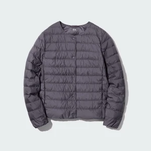 Ultra light down jacka uniqlo - Säljer denna så snygga blågrå ultra light down uniqlo jackan som inte säljs längre. 💛Den är som ny då jag knappt har använt den!! Storlek S men passar många storlekar (jag har egentligen XS). Orginalpris 849 kr 💕💕