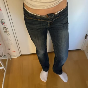 Supersnygga jeans från spirit_denim - Säljer dessa assnygga jeans eftersom dem tyvärr blivit för små. Dem är i jättebra skick och nästan som nya❤️kom privat för fler bilder 