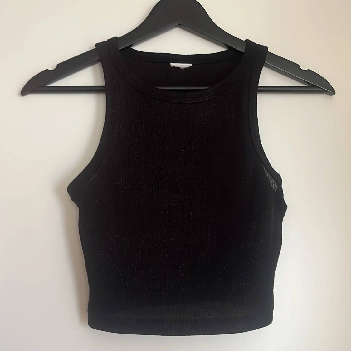 Svart glittrig croppad linnetopp