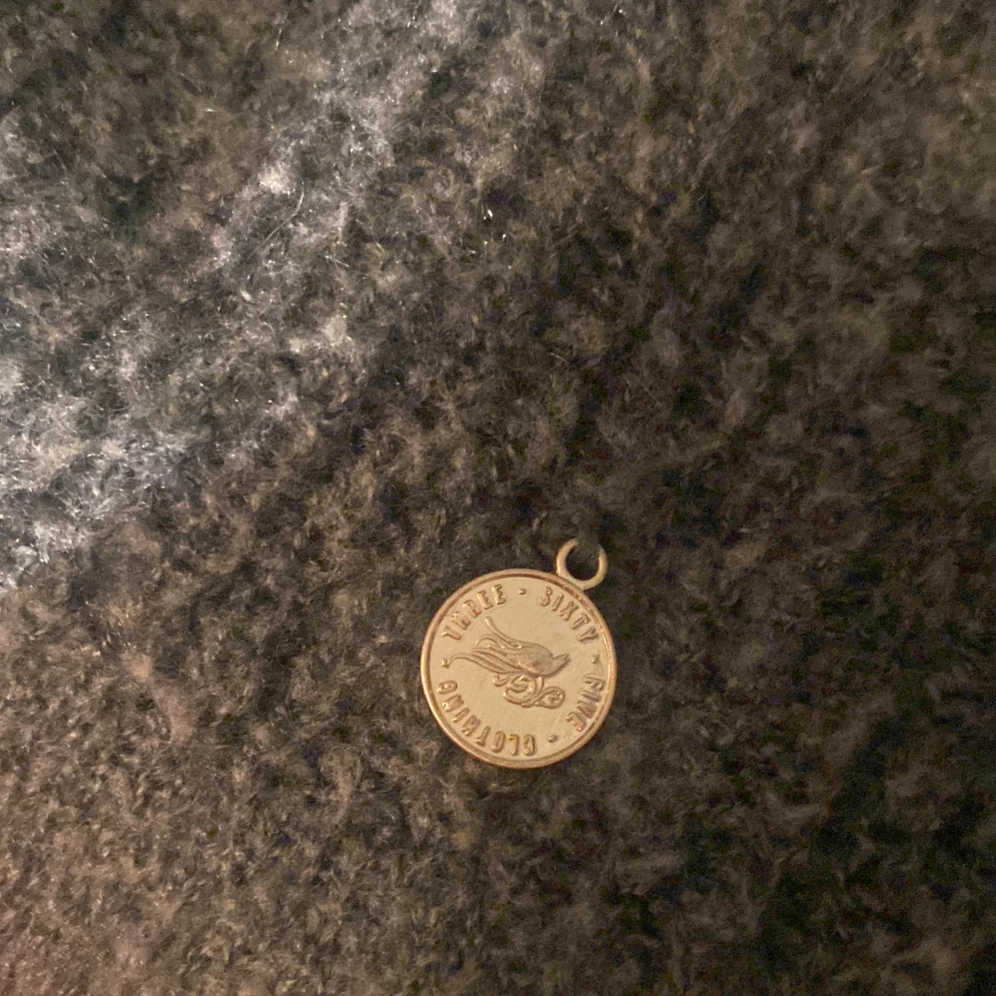 Grå stickad tröja från Three Sixty Five - 93