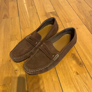 Loafers  - Bruna loafers från Sand i storlek 45