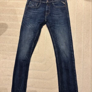 Replay byxor - Snygga Replay byxor i modellen Rocco, byxorna är i ett väldigt gott skick