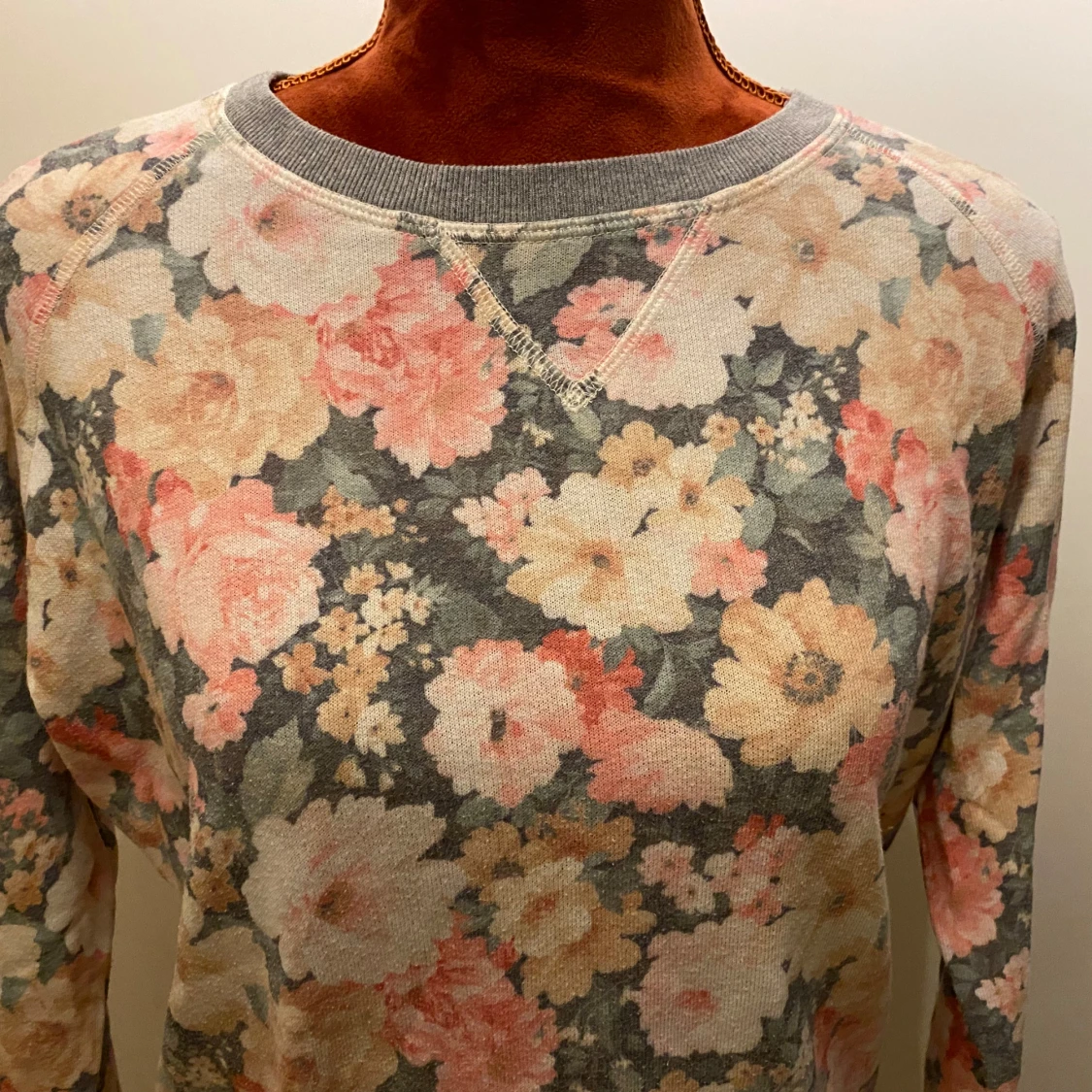 Blommig tröja med långa ärmar MNG M - 90