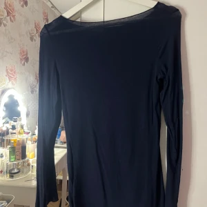 Mörkblå intimissimi tröja - Kashmir tröja från intimissimi, bra skick!!💖