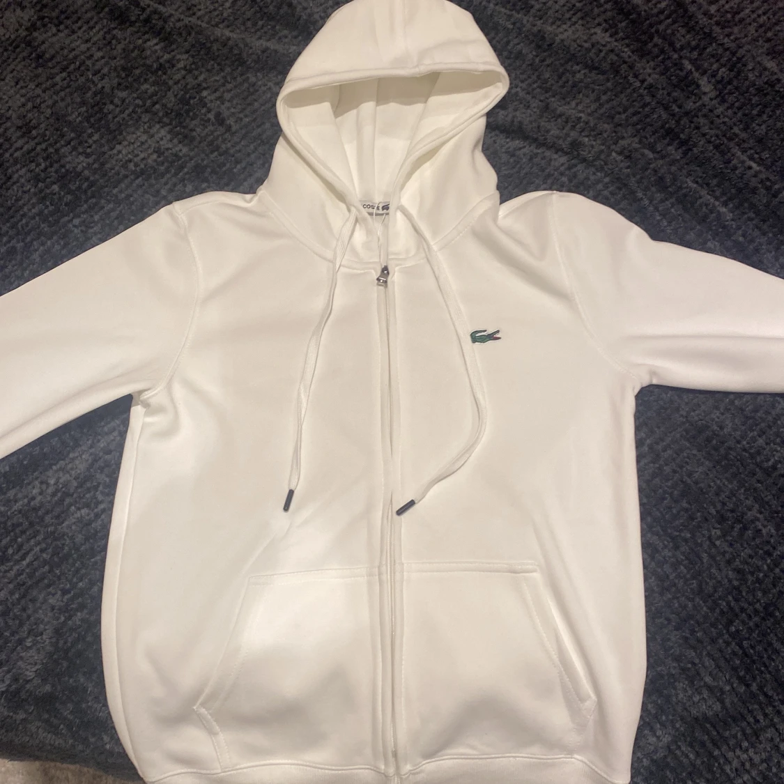 Vit hoodie från Lacoste