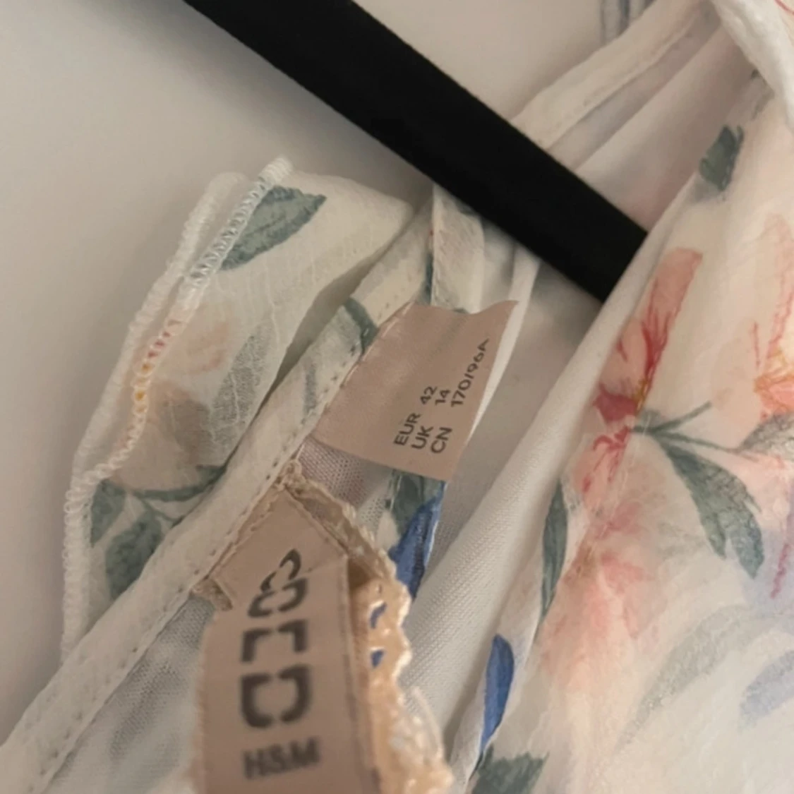 Blommig klänning från H&M - 90