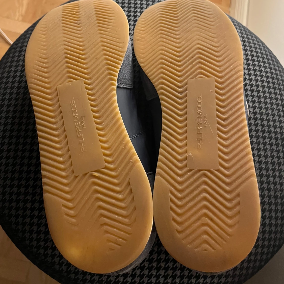 Grå sneakers från Philippe Model - 91