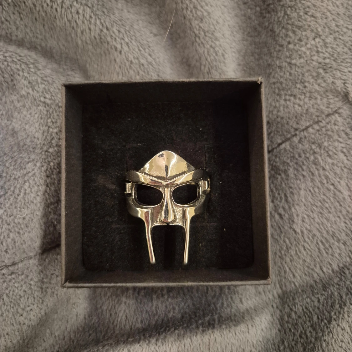Mask ring silver