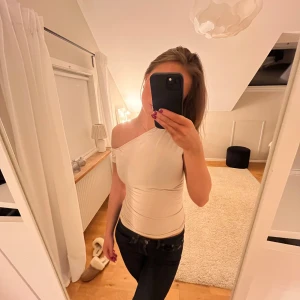 Off shoulder topp - Off shoulder topp från Gina Tricot, aldrig använt🥰😋