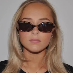 Cece solglasögon  - Säljer dessa solglasögon från Cece eyewear som är slutsålda. 