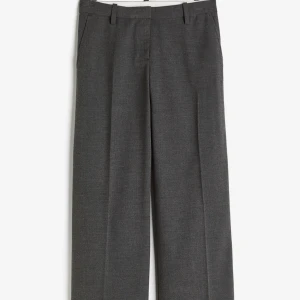 Lågmidjade kostymbyxor  - Skit snygga lågmidjade kostym byxor från hm, helt slutsålda! 