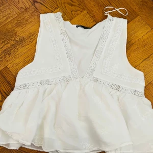  - jättefin zara blus i storlek 36 😍