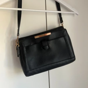 Väska - Säljer denna väska, köp gärna med köp nu❤️