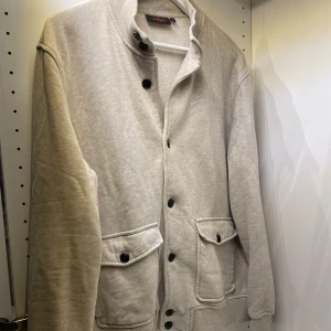 Morris tröja  - Fin Morris Cardigan som bara iprincip har testats då den var lite för liten men tappa bort kvittot! Storlek L men passar M!✌🏻nypris 1600 