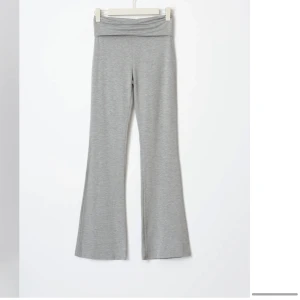 yogapants - gråa yogapants dom e knappt använda🙏🏽🙏🏽🙏🏽🥹🥹🥰🥰