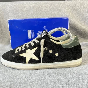 Golden goose skor - Trendiga gg skor | skicket är topp 9/10 | storlek 40-41 | all og! | skriv vid frågor.