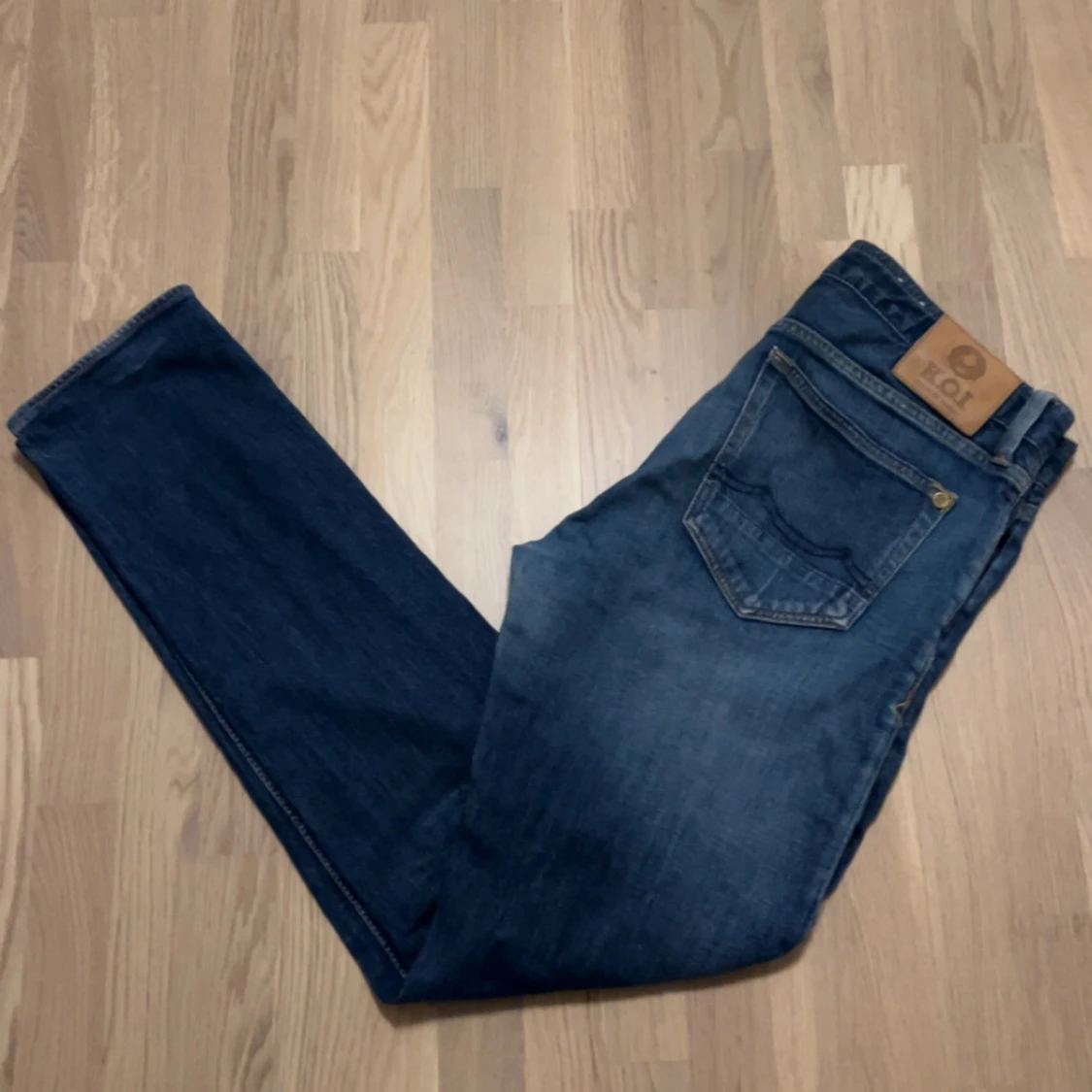 Mörkblå jeans