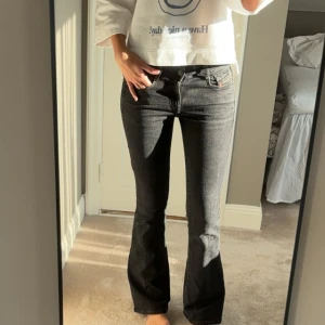 Snygg diesel jeans - Säljer super snygga bootcut diesel jeans köpta för 1500kr  W25 L32 💕